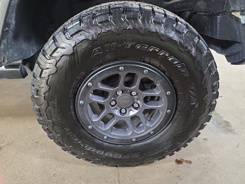 Used 2023 Jeep Wrangler Unlimited Rubicon w/ Xtreme Recon 35" Tire Package image 31