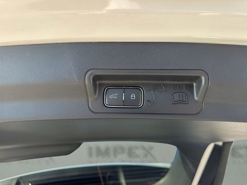 Used 2025 Ford Explorer Platinum image 32