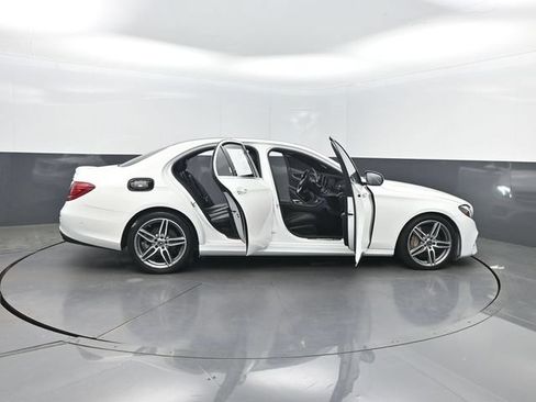 Used 2019 Mercedes-Benz E 300 4MATIC image 41