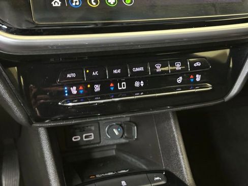 Used 2023 Chevrolet Bolt EUV LT w/ Convenience Package FWD image 29