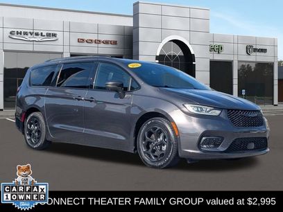 Used 2021 Chrysler Pacifica Touring-L w/ Uconnect Theater Family Group