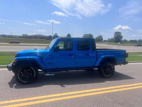 Used 2023 Jeep Gladiator Sport AWD/4WD image 8
