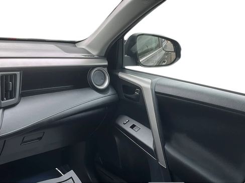 Used 2017 Toyota RAV4 LE image 28
