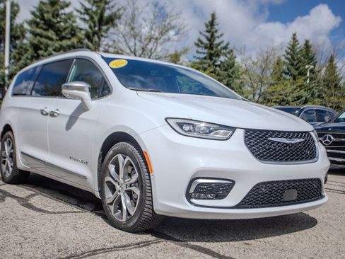 Used 2022 Chrysler Pacifica Pinnacle AWD/4WD image 1
