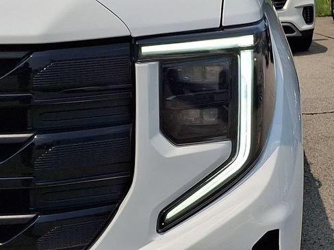 Used 2025 GMC Sierra 1500 Elevation AWD/4WD image 9