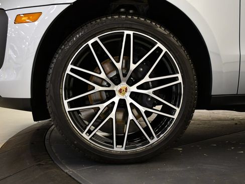 Certified 2026 Porsche Macan AWD/4WD image 16