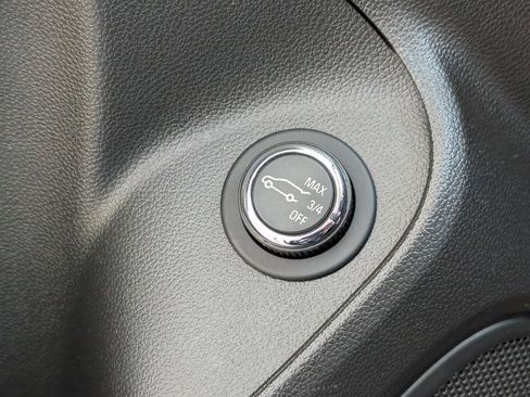 Used 2021 Buick Encore GX Essence w/ Advanced Technology Package image 38