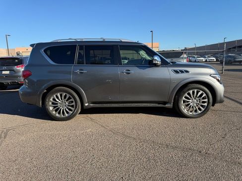 Used 2017 INFINITI QX80 4WD w/ Deluxe Technology Package image 2