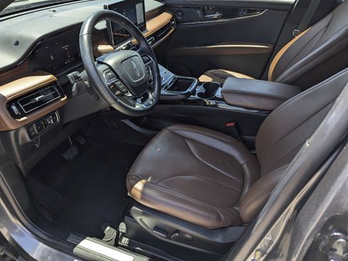 Certified 2023 Lincoln Nautilus Reserve w/ Luxury Package AWD/4WD image 9