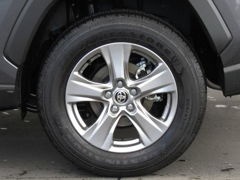 Certified 2025 Toyota RAV4 LE AWD/4WD image 33