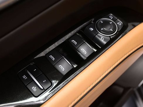 Used 2022 Cadillac Escalade Premium Luxury AWD/4WD image 16