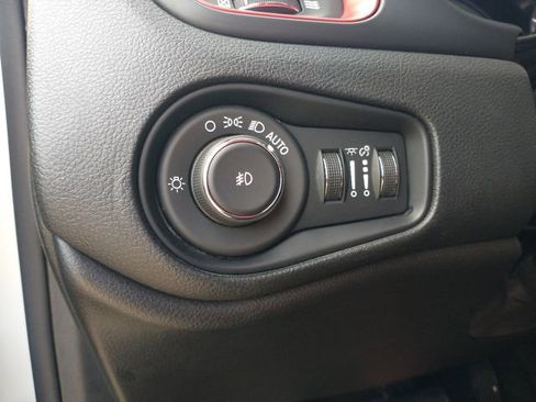 Used 2017 Jeep Renegade Trailhawk w/ Popular Equipment Group image 40