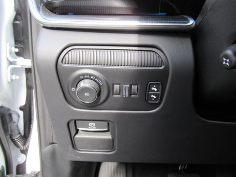 Used 2025 Jeep Grand Wagoneer Series III w/ Rear Seat Video Group 1 AWD/4WD image 24