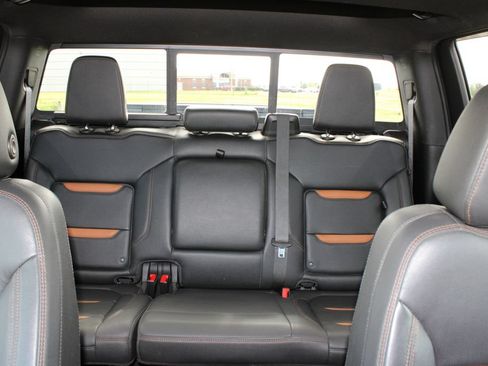 Used 2022 GMC Sierra 1500 AT4 w/ AT4 Premium Package AWD/4WD image 16