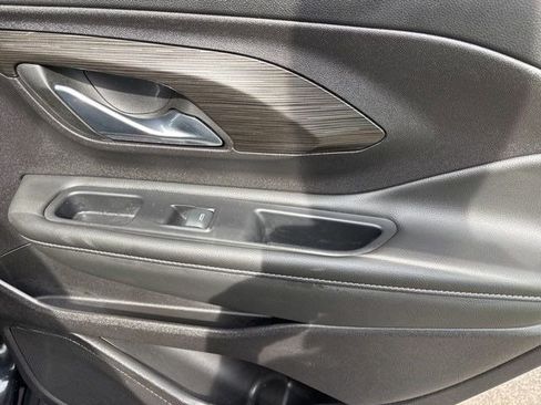 Used 2024 GMC Terrain SLE w/ Driver Convenience Package image 37