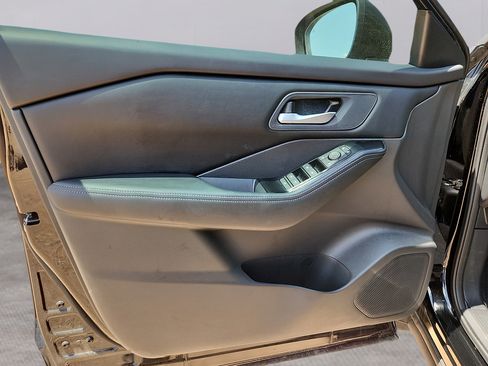 Used 2026 Nissan Rogue SV FWD image 11