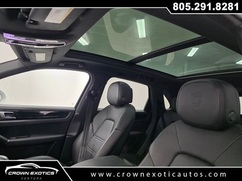 Used 2022 Porsche Cayenne image 22