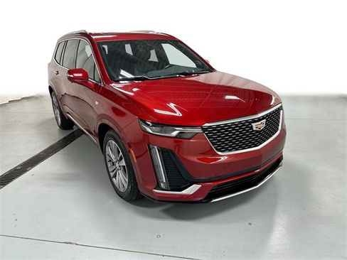 Used 2025 Cadillac XT6 Premium Luxury image 1