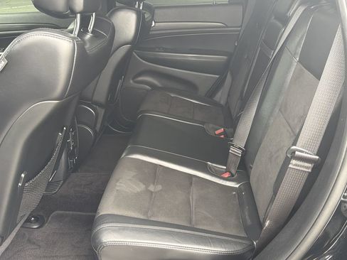 Used 2019 Jeep Grand Cherokee Altitude RWD image 15