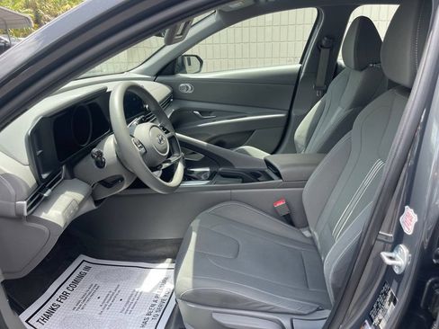 Used 2023 Hyundai Elantra SEL FWD image 8