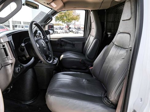 Used 2017 GMC Savana 3500 LS image 4