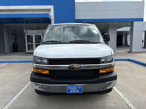 Certified 2025 Chevrolet Express 3500 LT w/ LT Preferred Equipment Group RWD image 3