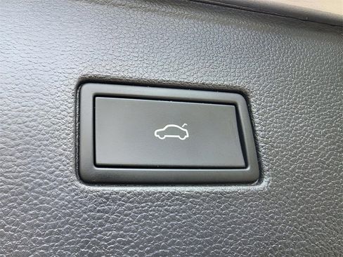 Used 2023 Volkswagen Atlas SE image 28