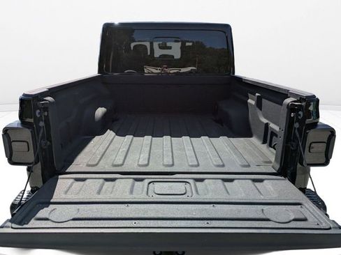 Used 2022 Jeep Gladiator Rubicon w/ Cold Weather Group image 13