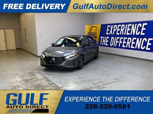 Used 2025 Nissan Sentra SR FWD image 4