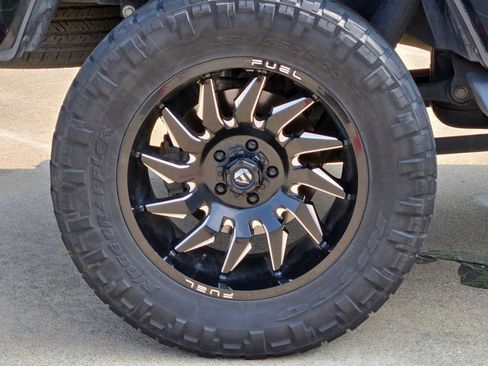 Used 2022 Jeep Gladiator Overland AWD/4WD image 19