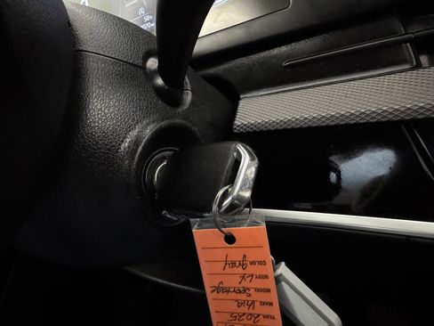 Used 2025 Kia Sportage LX image 16