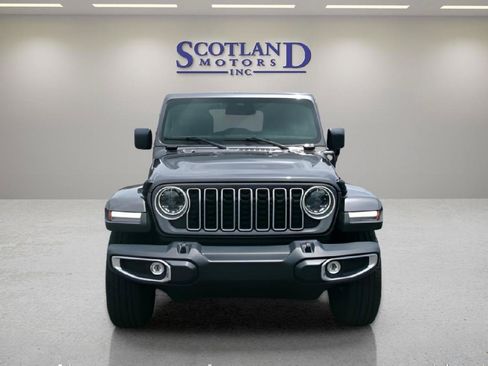 Used 2025 Jeep Wrangler Unlimited Sahara AWD/4WD image 3
