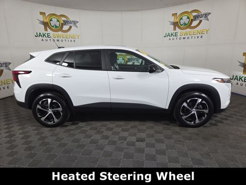 Certified 2024 Chevrolet Trax RS w/ Sunroof Package FWD image 10