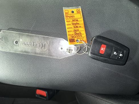 Used 2025 Toyota RAV4 XLE FWD image 23