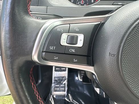 Used 2017 Volkswagen GTI SE FWD image 32