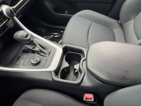 Used 2019 Toyota RAV4 LE AWD/4WD image 26