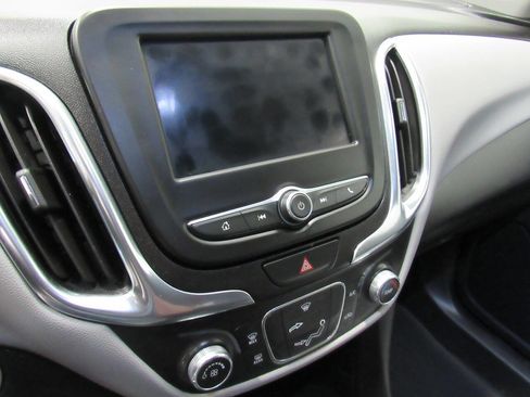 Used 2021 Chevrolet Equinox LS w/ LS Convenience Package image 35