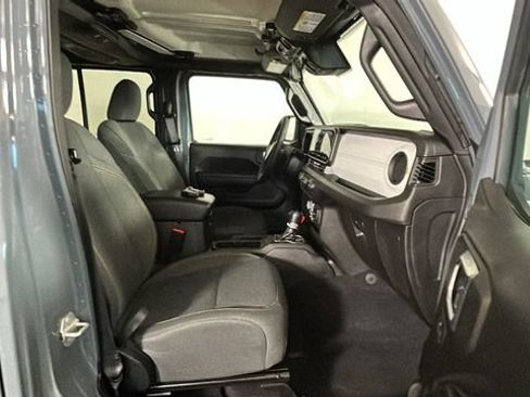 Used 2024 Jeep Wrangler Unlimited w/ Convenience Group AWD/4WD image 29