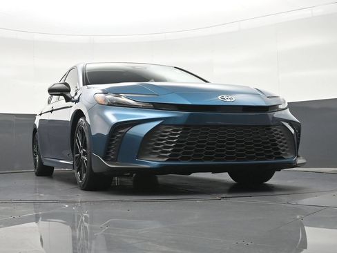 Used 2025 Toyota Camry SE FWD image 28
