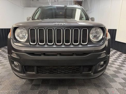 Used 2018 Jeep Renegade Latitude FWD image 2