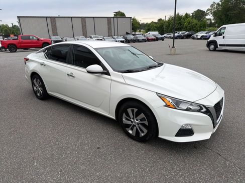 Used 2019 Nissan Altima 2.5 S FWD image 9