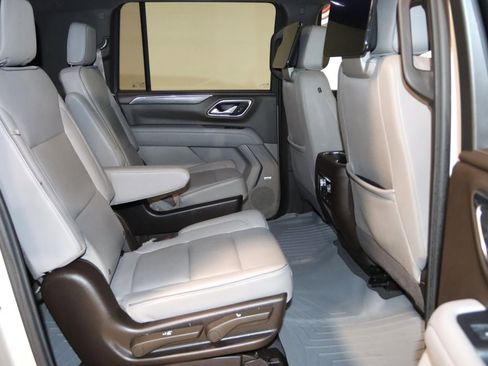 Used 2023 GMC Yukon XL SLT w/ SLT Premium Package AWD/4WD image 80