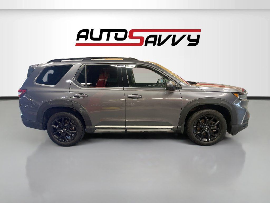 Used 2025 Honda Pilot Touring image 8