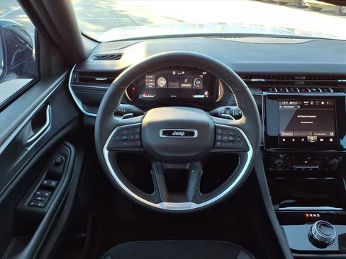 Used 2024 Jeep Grand Cherokee Altitude image 14