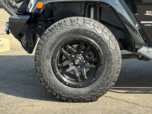 Used 2018 Jeep Wrangler Unlimited Sahara image 28