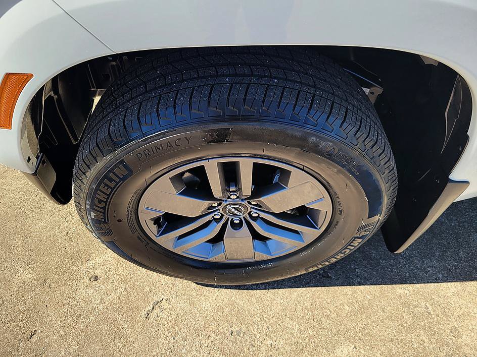 Certified 2025 Nissan Frontier SV w/ SV Convenience Package RWD image 9