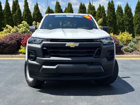 Used 2025 Chevrolet Colorado W/T RWD image 5