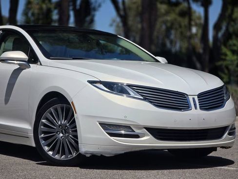 Used 2013 Lincoln MKZ Hybrid FWD image 2