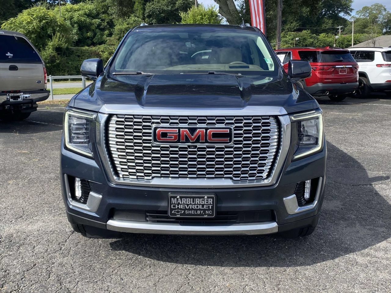 Used 2022 GMC Yukon XL Denali w/ Denali Ultimate Package AWD/4WD image 2