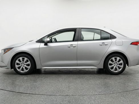 Used 2025 Toyota Corolla LE FWD image 5
